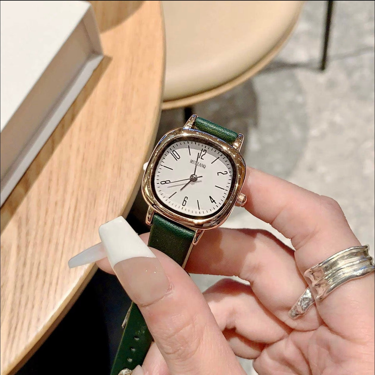 Reloj Cuadrado de Lujo Sencillo para Mujer con Caja de Aleación y Correa de Cuero Movimiento de Cuarzo de 20 mm con Puntero Diseño de Nicho Estilo Ins para Chicas de Preparatoria