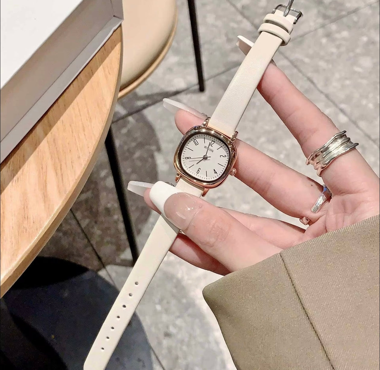 Reloj Cuadrado de Lujo Sencillo para Mujer con Caja de Aleación y Correa de Cuero Movimiento de Cuarzo de 20 mm con Puntero Diseño de Nicho Estilo Ins para Chicas de Preparatoria